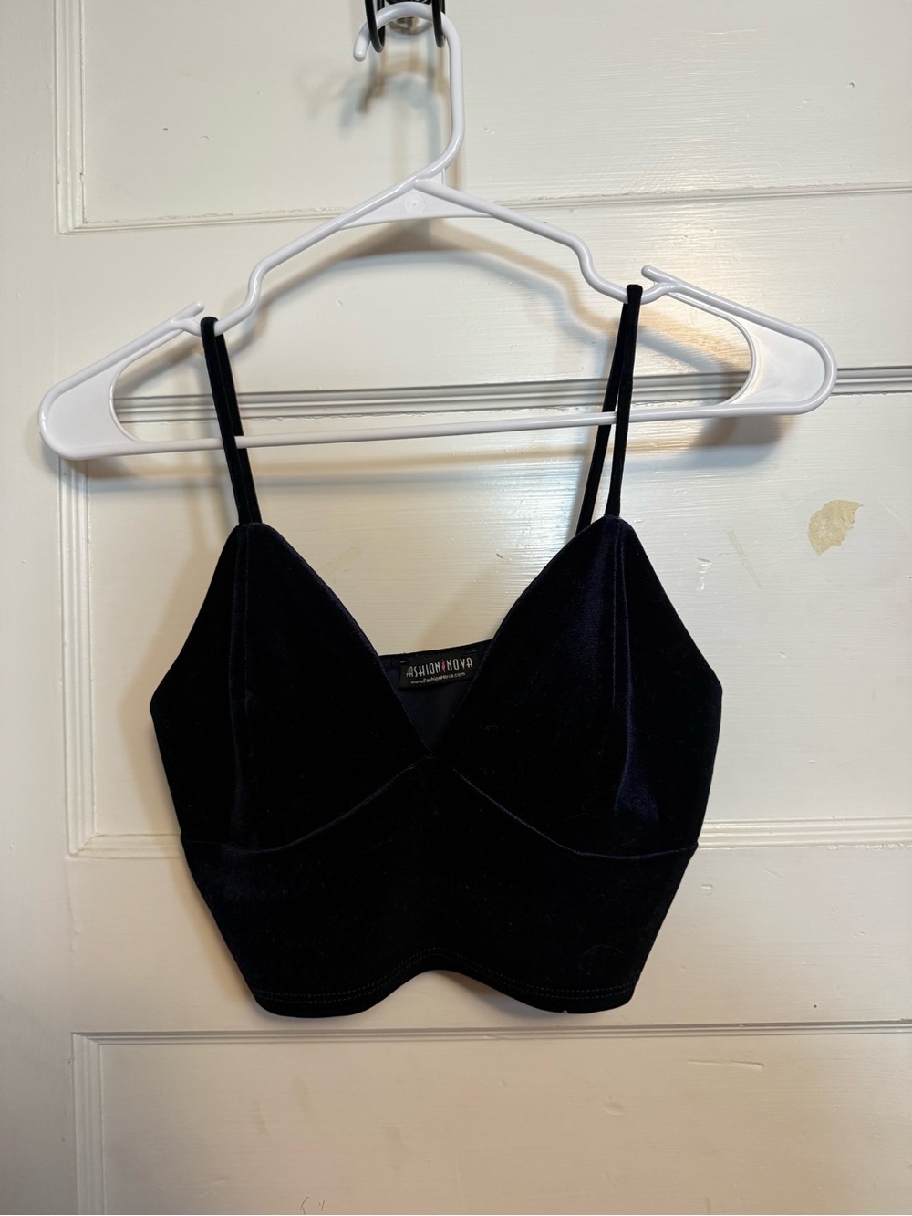 Fashion Nova navy velvet v-neck crop top Tagged a Medium but it seems smaller!!